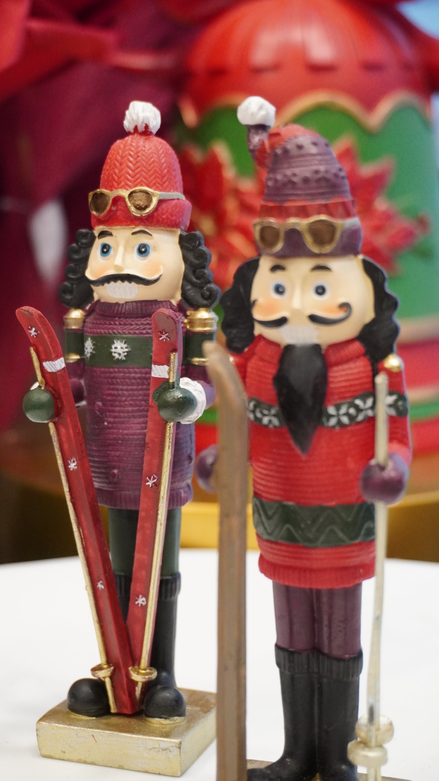 Coppia statuina sciatori