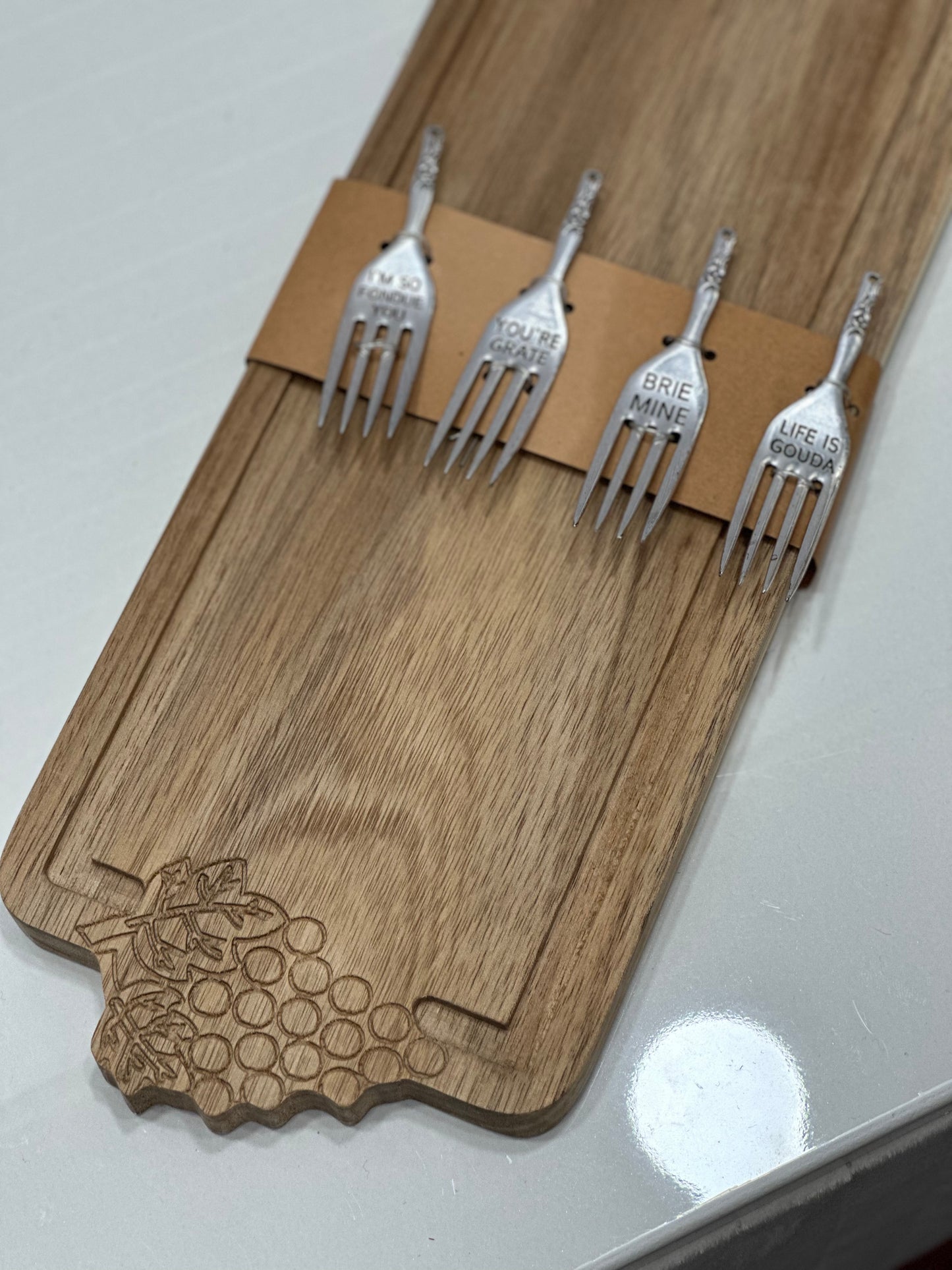 Tagliere formaggi con posate