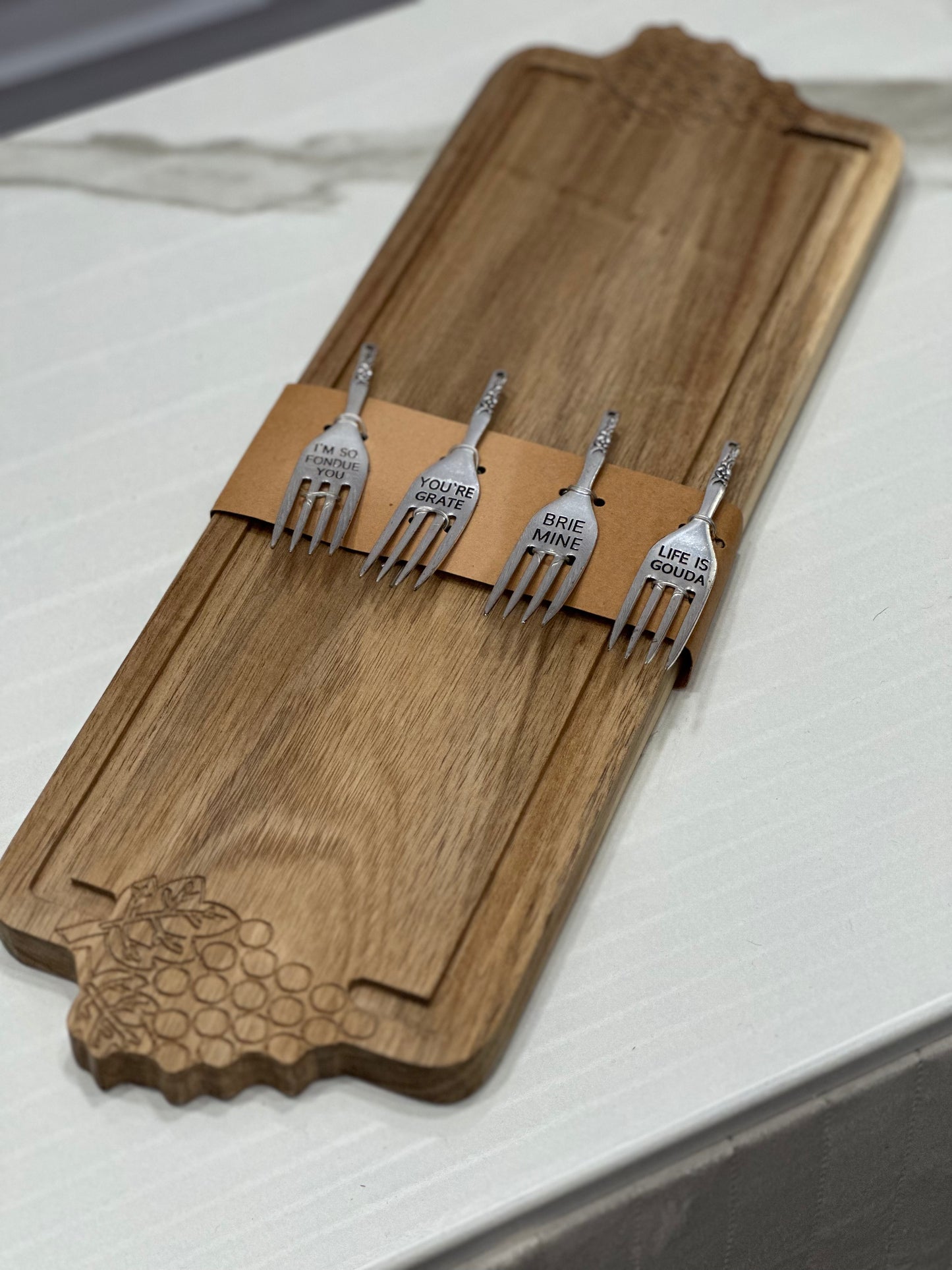 Tagliere formaggi con posate